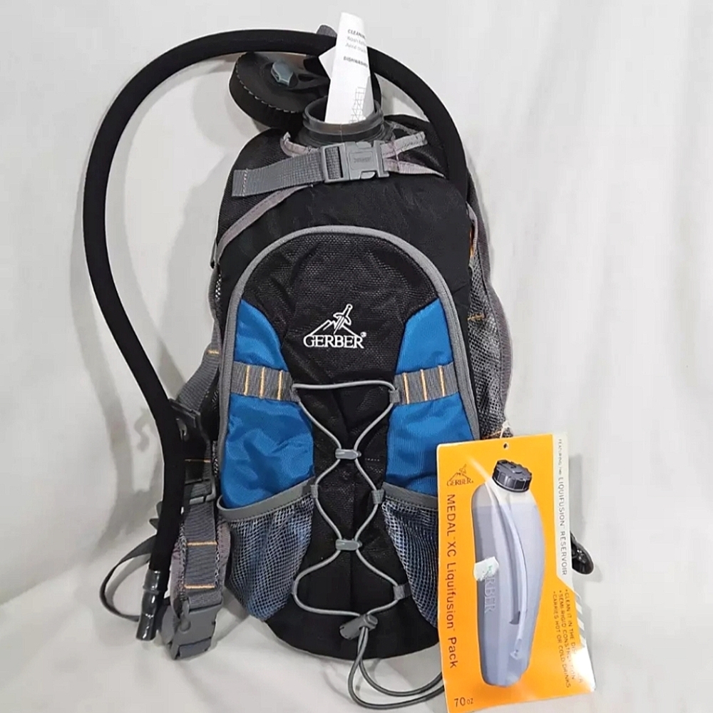 Gerber medal XC Hydration Hiking Backpack NEW Blue 70z Reservoir Bladder Cycling
